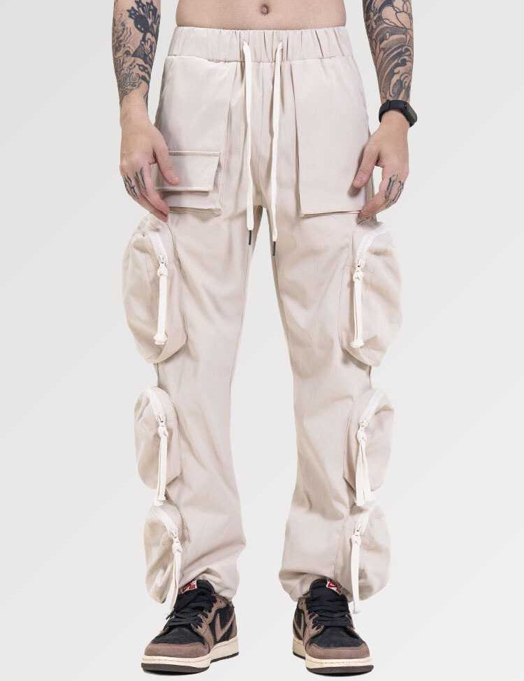 Portez dès maintenant notre Pantalon Cargo Beige pour un look streetwear !