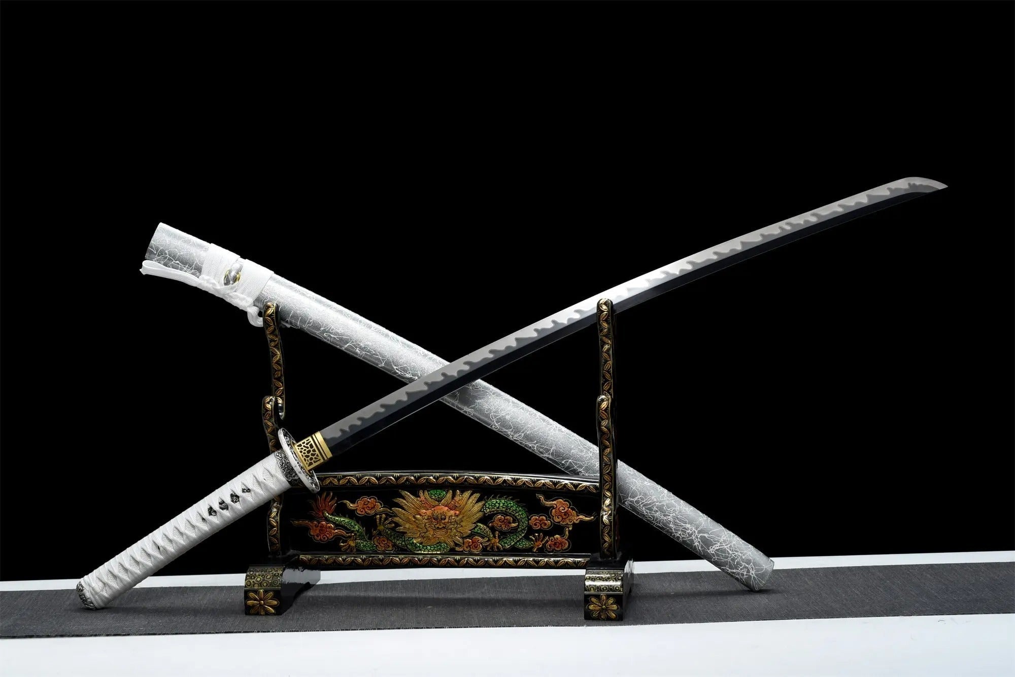 Katana Blanc Henika - 白い剣