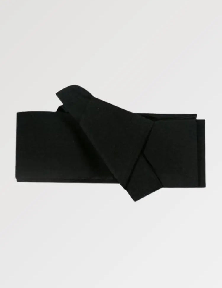 Une ceinture de kimono pour homme dans un style traditionnel chic