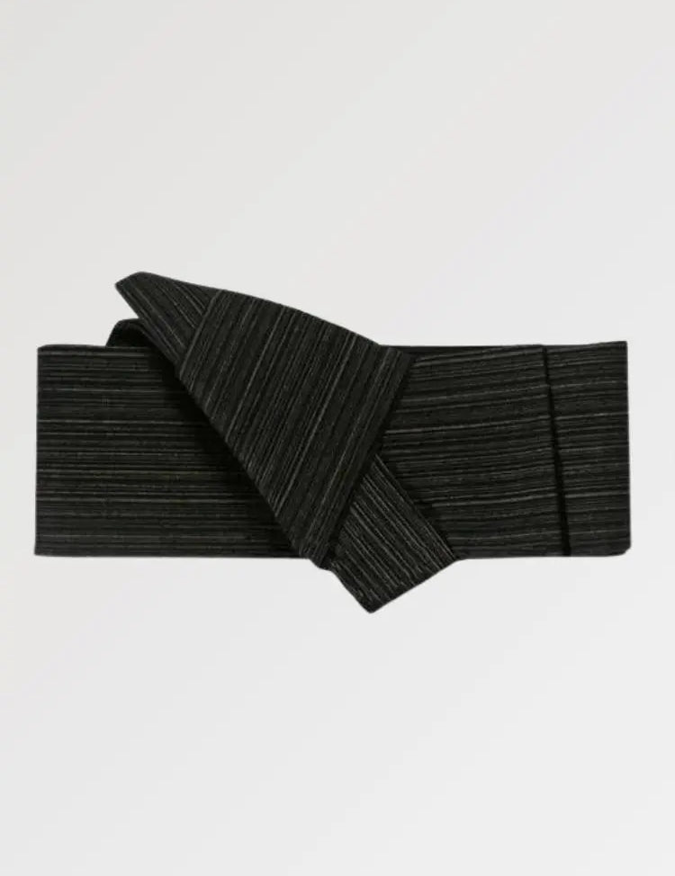 La ceinture obi pour homme et son design rayé pour finaliser sa tenue en kimono