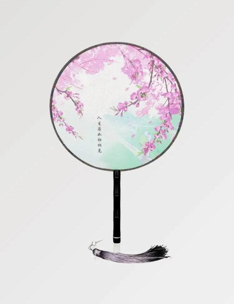 Éventail japonais rond traditionnel au motif de sakura et d'une calligraphie japonaise