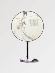 Magnifique éventail japonais traditionnel à la structure en bambou et au motif de geisha