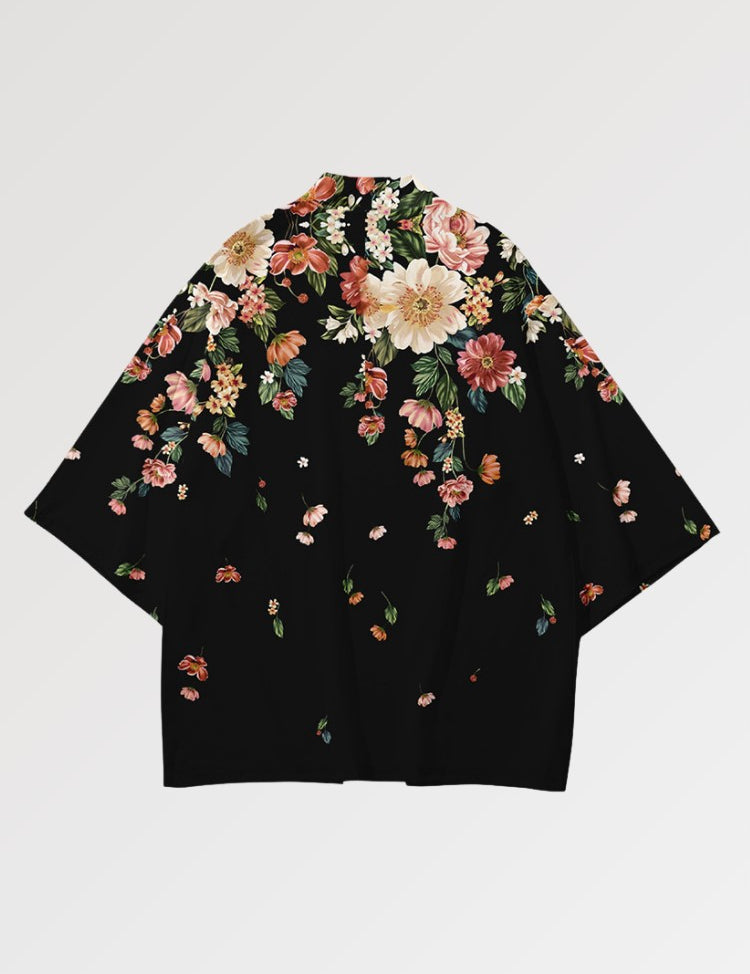 Élégant haori yukata orné de différentes fleurs dans une couleur sobre