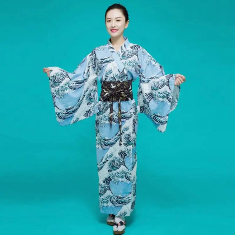 Le Kimono Japonais pour Femme au magnifique motif de la Vague de Kanagawa