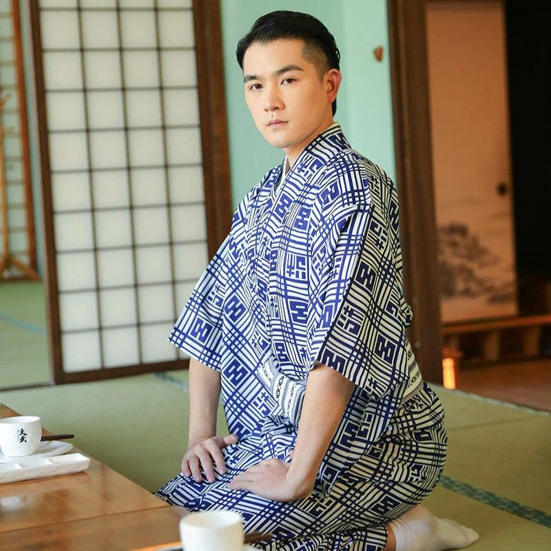 Le Kimono Traditionnel Japonais par excellence et son alliage de couleurs douces