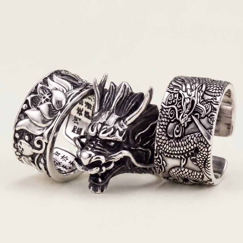 Collection bagues japonaises : trois bagues en argent, tête de dragon sculptée, fleurs de lotus et kanji gravés sur la face intérieure
