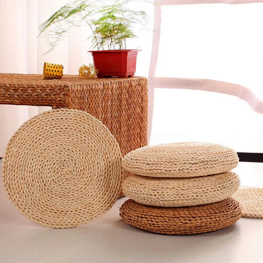 Coussin japonais Fukasa en paille de blé tressée à la main, 4 formats clair ou foncé — vue principale du produit — Japanstree