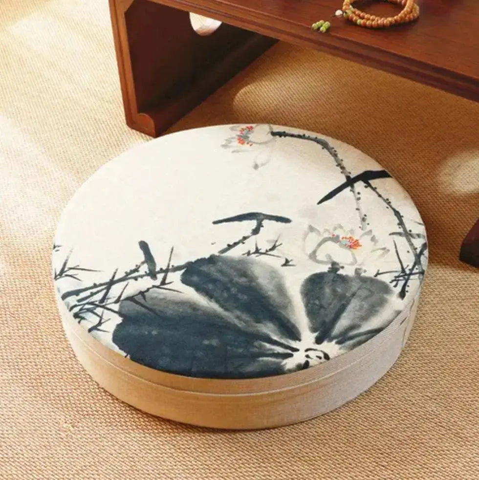 Coussin Nara rond bombé à motif sumi-e floral noir, 3 teintes de fond turquoise beige noir — vue avec accessoire — Japanstree