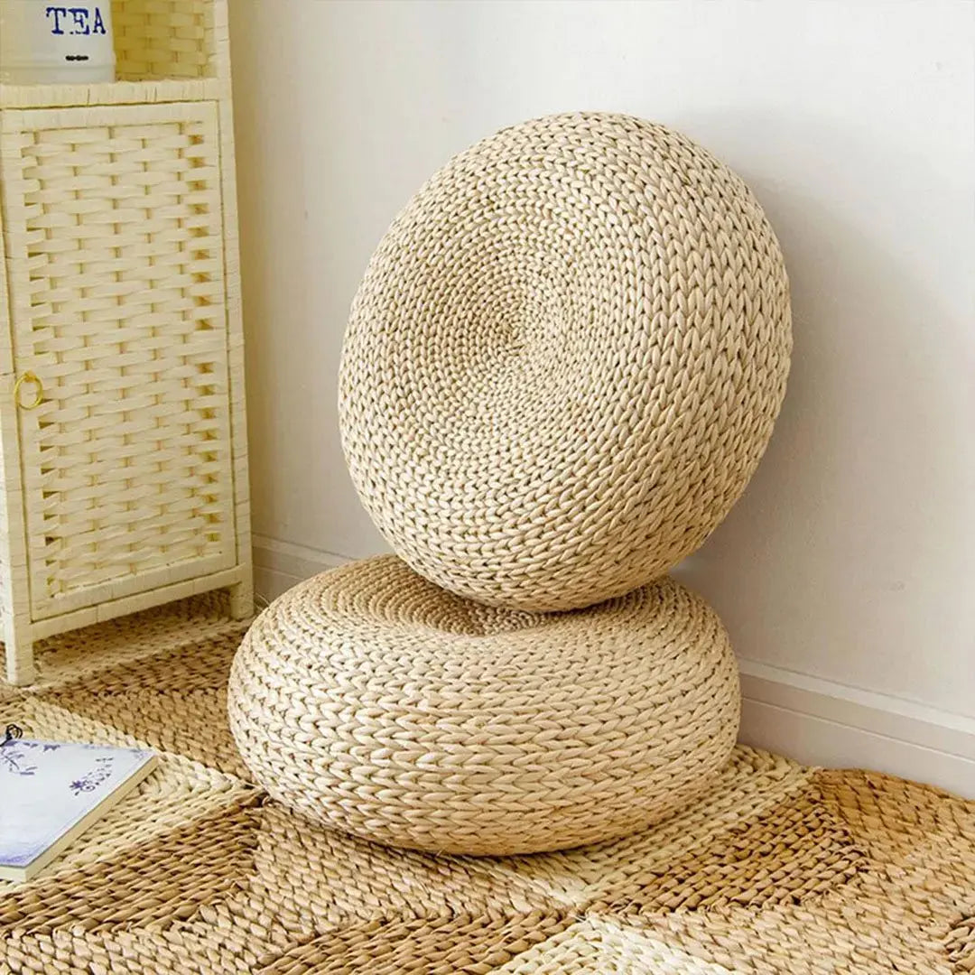 Coussin de méditation rond zafu en paille tressée naturelle pour zazen et yoga — vue principale du produit — Japanstreet
