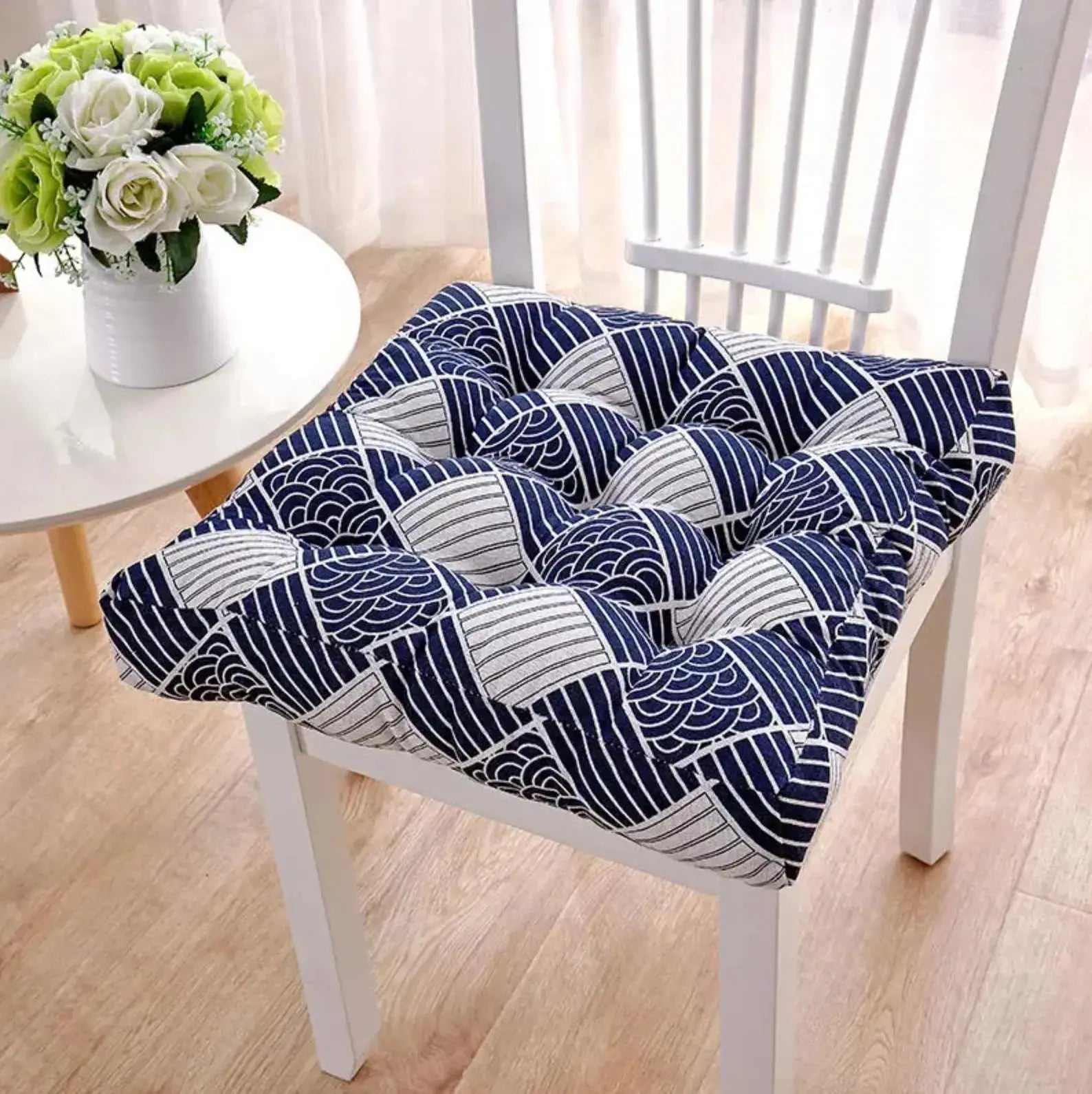Coussin Yamato de chaise carré matelassé sashiko marine en 3 motifs avec liens de fixation — vue principale du produit — Japa