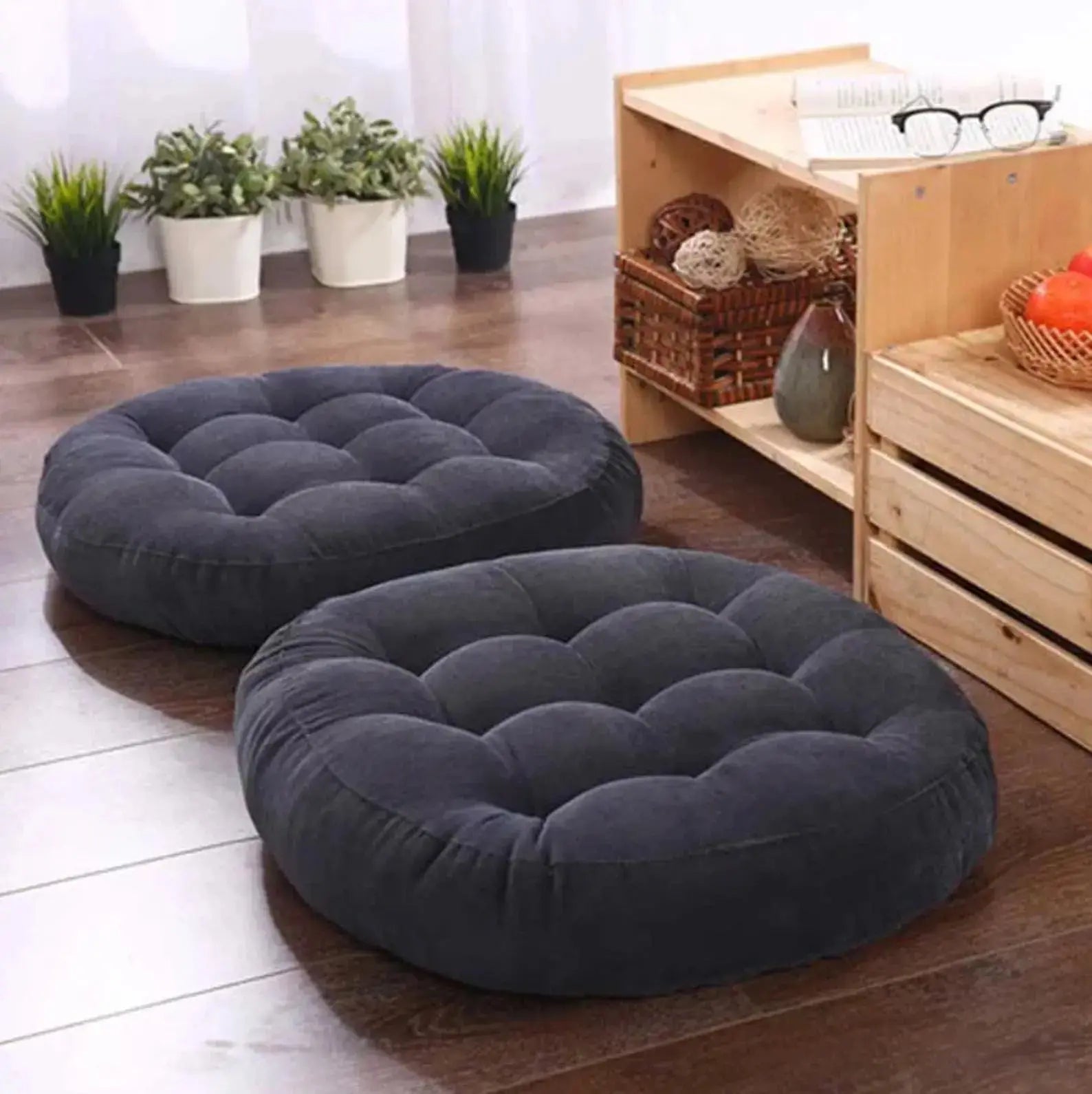 Coussin Mokuso zabuton rond bombé en coton uni en 6 couleurs navy gris jaune rouge olive rose — vue en situation d'usage — Ja