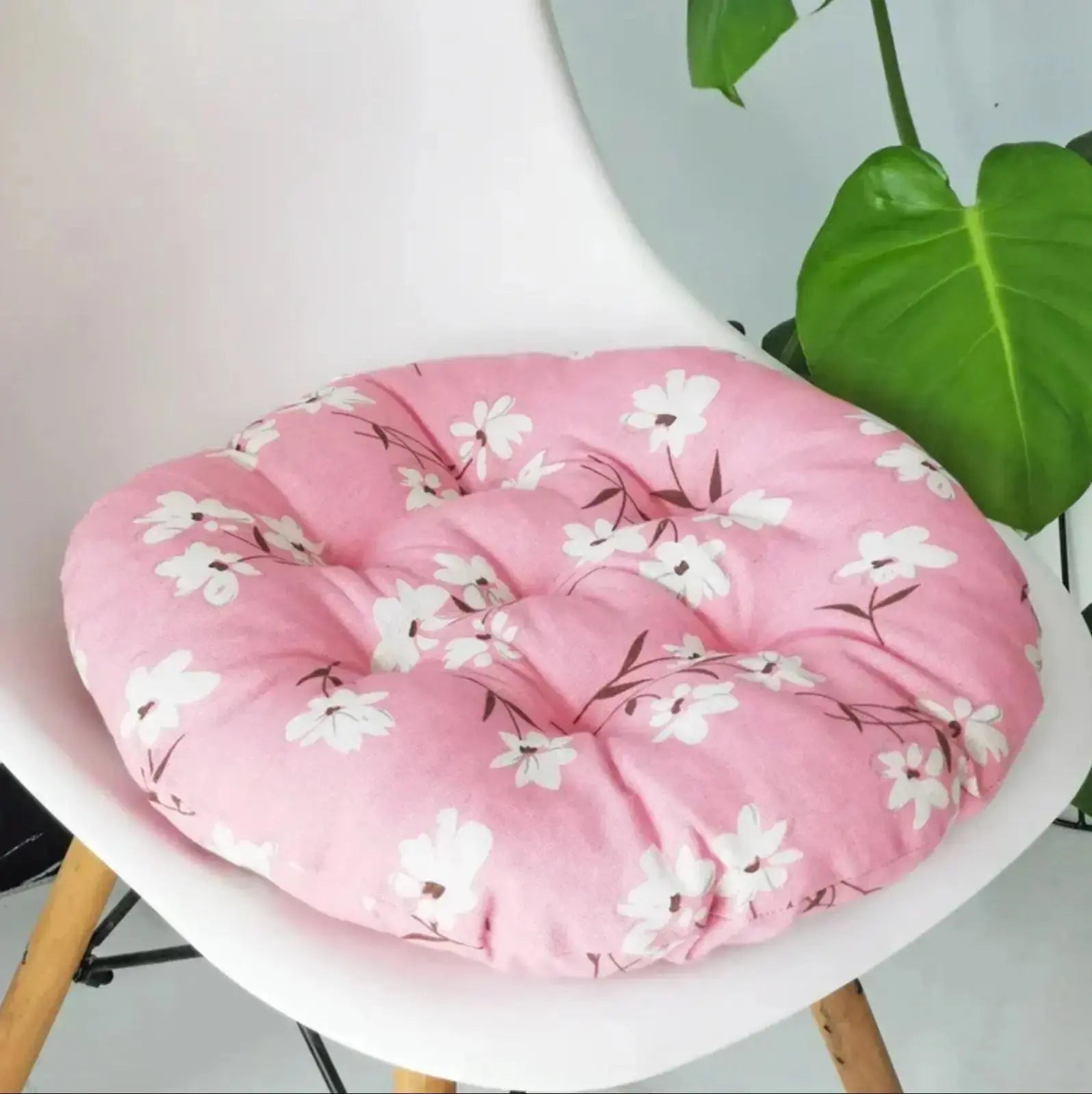 Coussin japonais Kiroi rond bombé zabuton à 5 motifs textiles classiques navy blanc gris noir rose — vue de profil — Japanstr