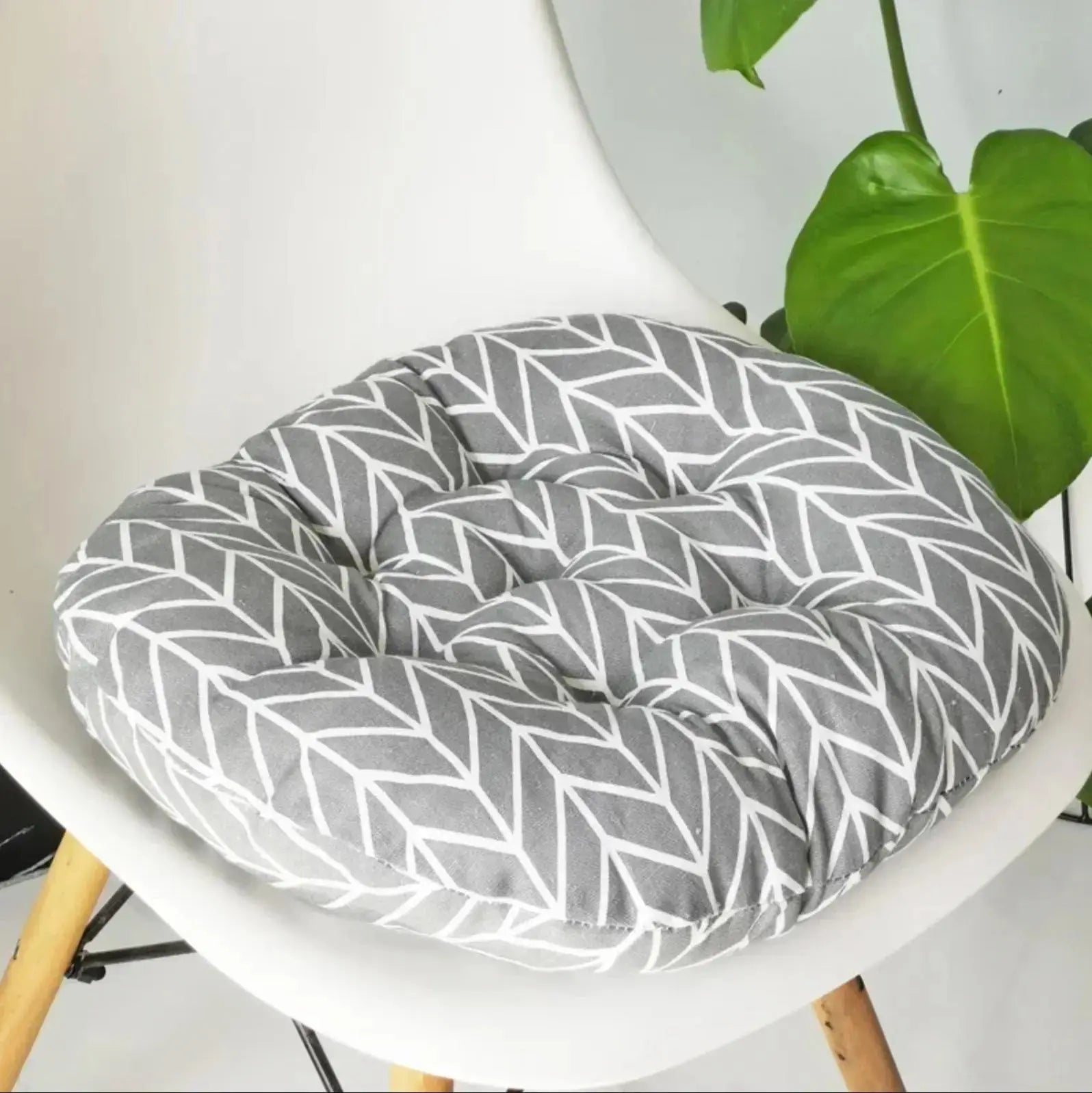 Coussin japonais Kiroi rond bombé zabuton à 5 motifs textiles classiques navy blanc gris noir rose — vue alternative — Japans
