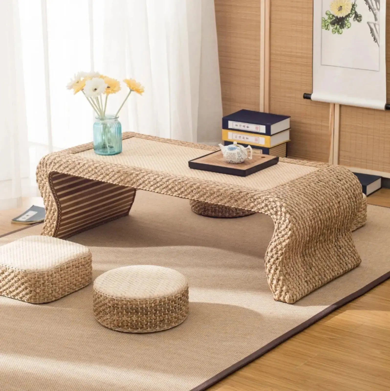 Coussin Yachi en rotin tressé naturel rond ou carré environ 40 cm matière blonde — vue en situation d'usage — Japanstreet