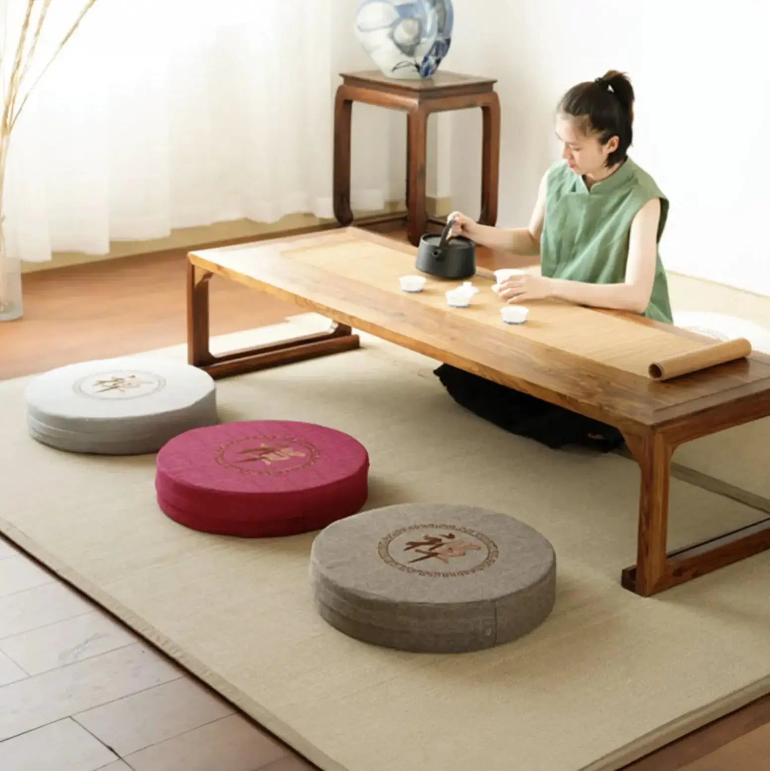 Coussin Asahi zafu rond ferme pour méditation zazen en 4 teintes blanc gris marron rouge — vue principale du produit — Japans