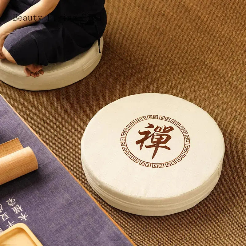 Coussin Asahi zafu rond ferme pour méditation zazen en 4 teintes blanc gris marron rouge — vue en situation d'usage — Japanst