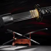 L’élégance du Katana Lame Noir réside dans son union parfaite entre tradition et obscurité