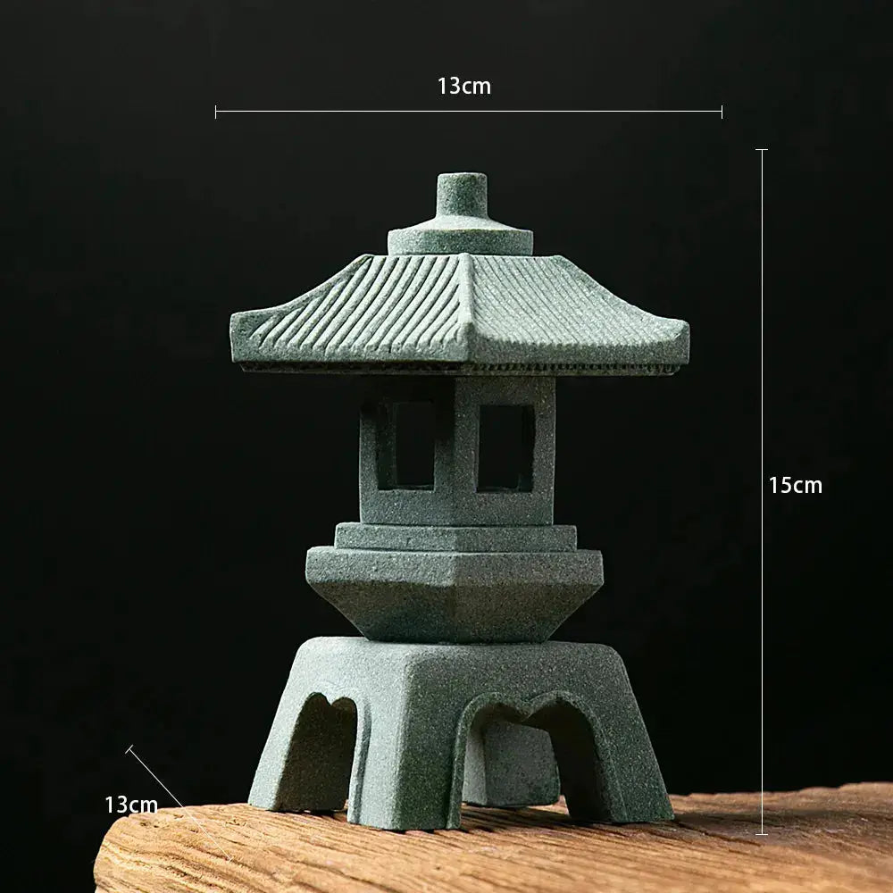 Tōrō style Fukukoda en pierre verte au toit aux tuiles sculptées — vue en situation — Japanstreet
