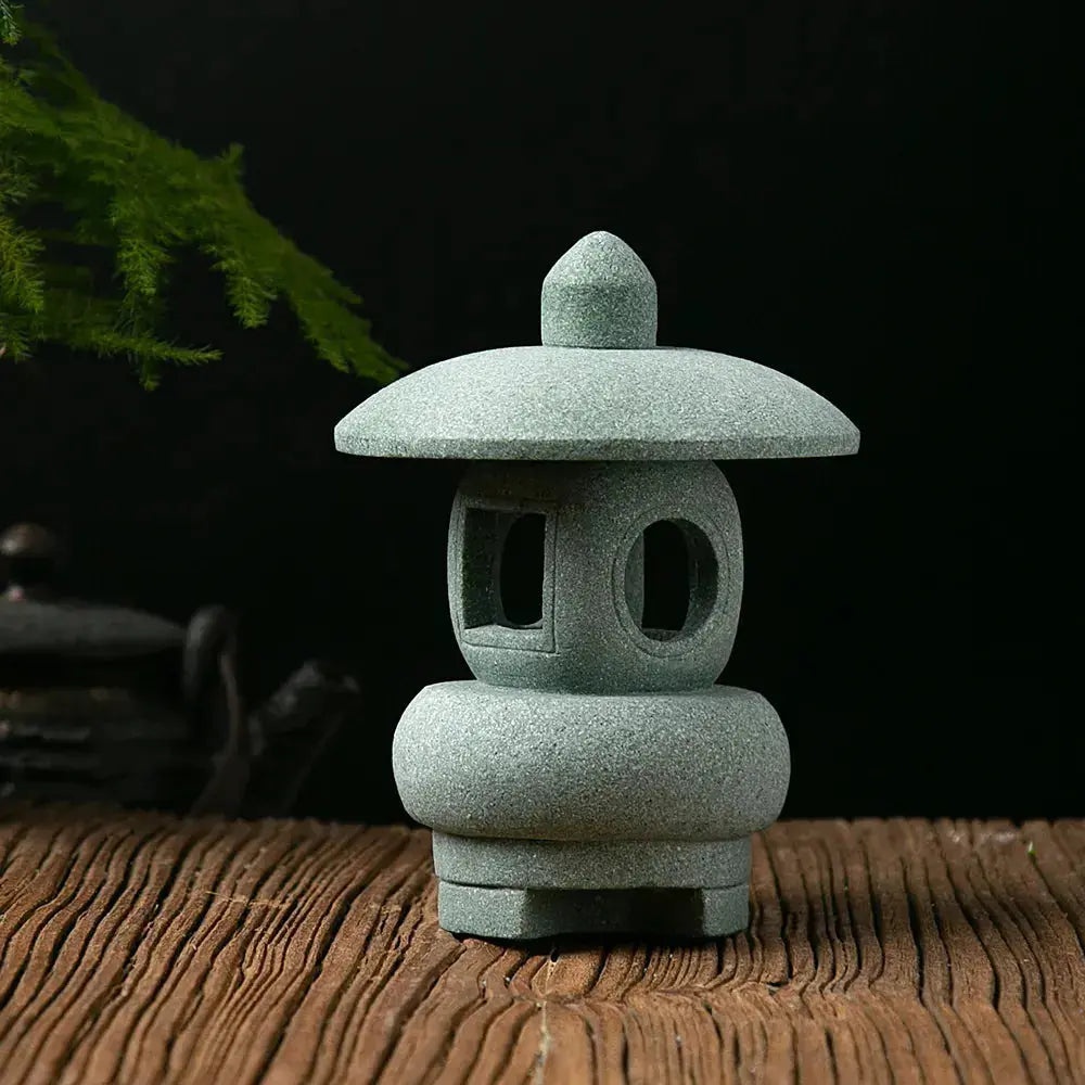Tōrō Yiko à compartiment sphérique en pierre vert grisé — vue en situation — Japanstreet