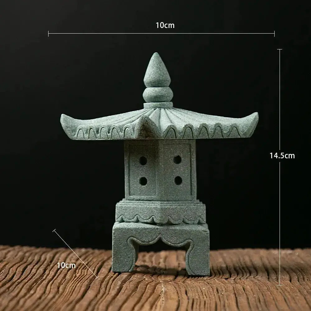 Tōrō style Noda en pierre verte à toit largement évasé — vue en situation — Japanstreet