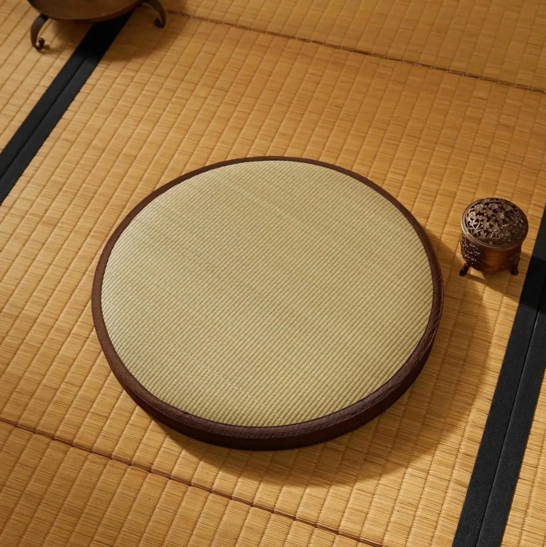Zabuton Fujida tatami rond en paille de blé tressée véritable à la main environ 40 cm — vue principale du produit — Japanstre