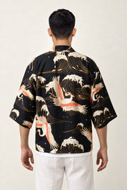 Cardigan Haori Yokohama porté par un homme, vue de dos.