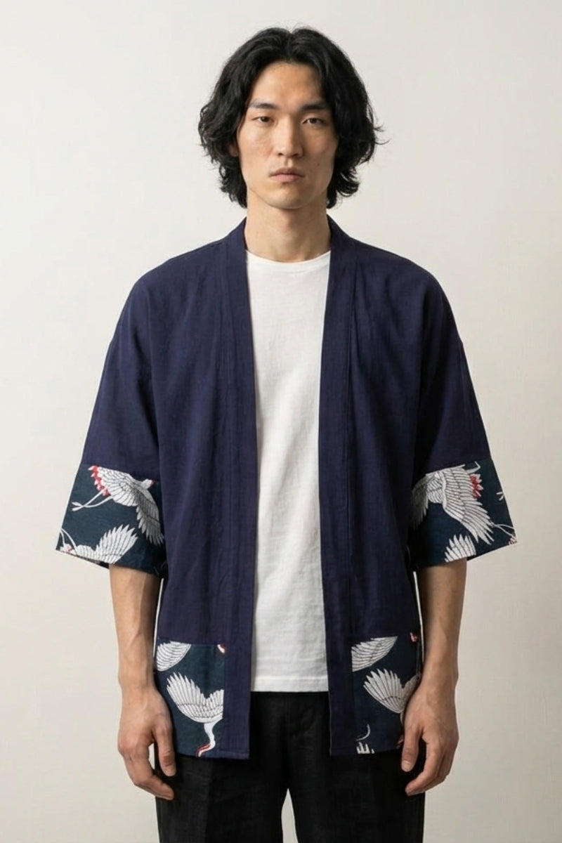 Cardigan style kimono homme Hisashi bleu marine manches courtes empiècements motif grues tsuru blanches sur marine streetwear japonais Japanstreet