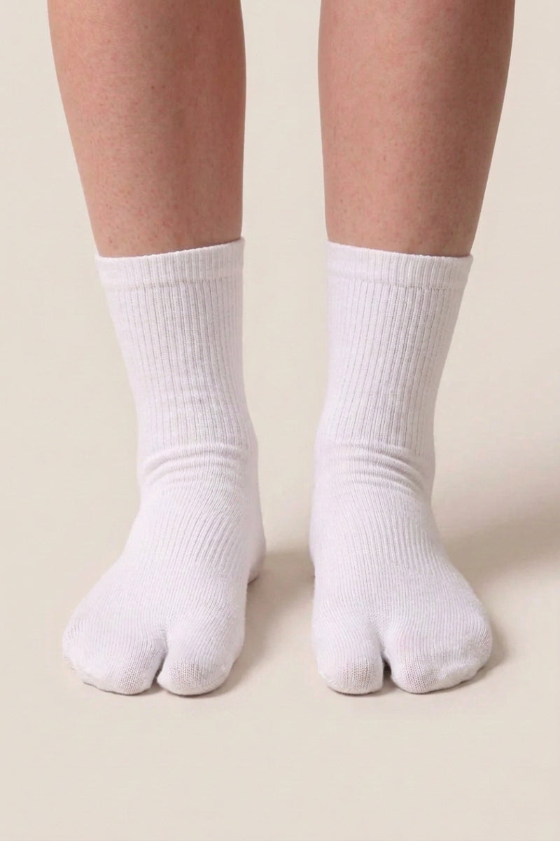 Chaussettes tabi japonaises blanches à orteil séparé