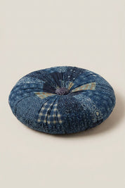 Coussin japonais 'Wutapon' coloris bleu marine à motif de feuillage — coussin de sol rond à motif floral dense et coutures rayonnant depuis le bouton central