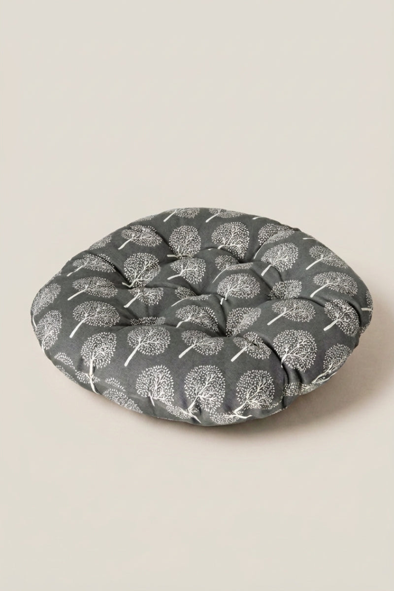 Coussin japonais 'Kiruto' imprimé de vagues gris anthracite — coussin de sol rond capitonné en tissu imprimé, surpiqûres régulières et bord rebondi