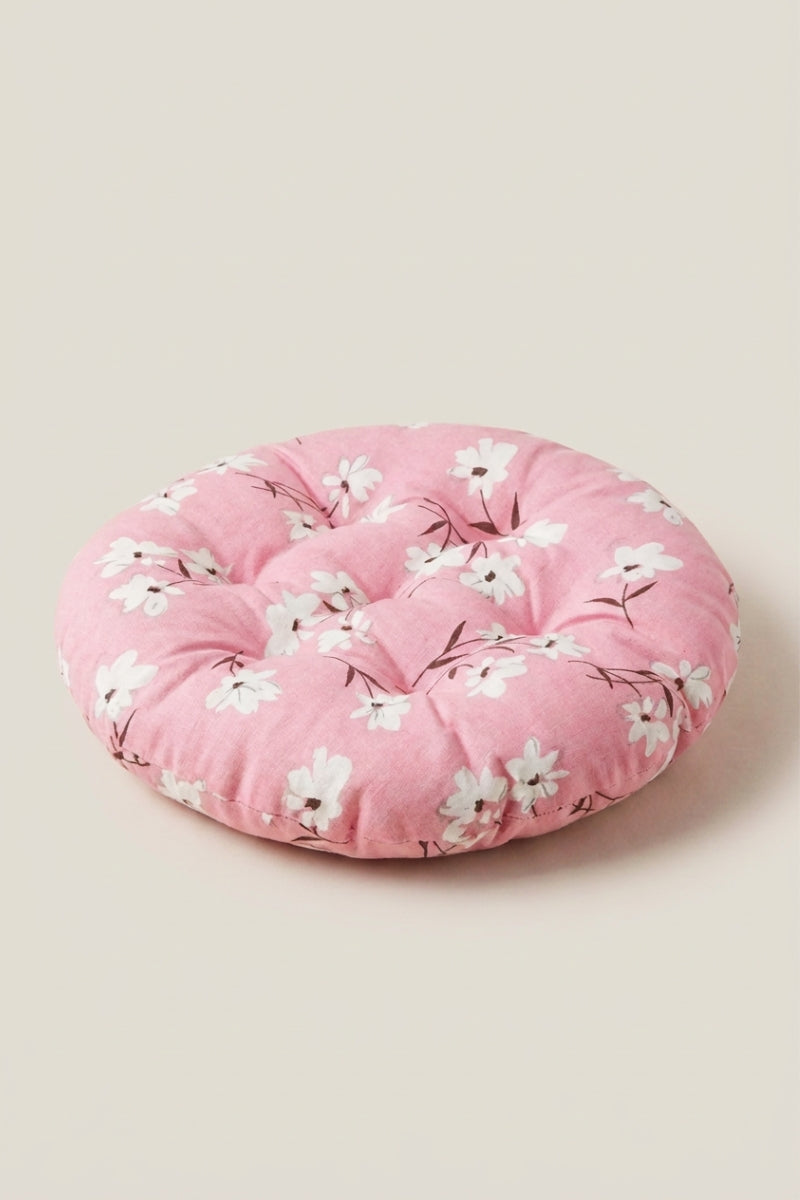 Coussin japonais 'Kiruto' imprimé de petites fleurs blanches sur rose — coussin de sol rond capitonné en tissu imprimé, surpiqûres régulières et bord rebondi