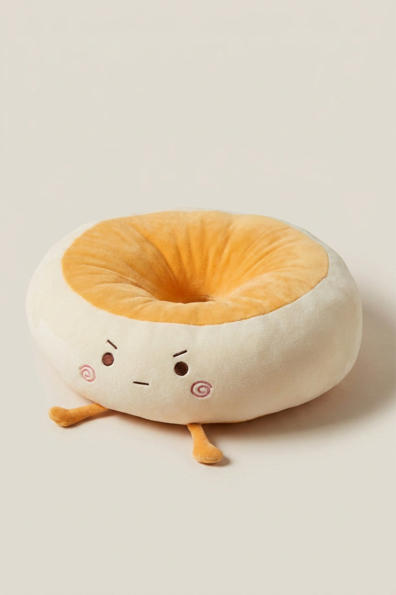 Coussin japonais 'Itami' expression aux yeux ronds — coussin de sol en peluche crème en forme de personnage à joues roses, centre orange et petits pieds