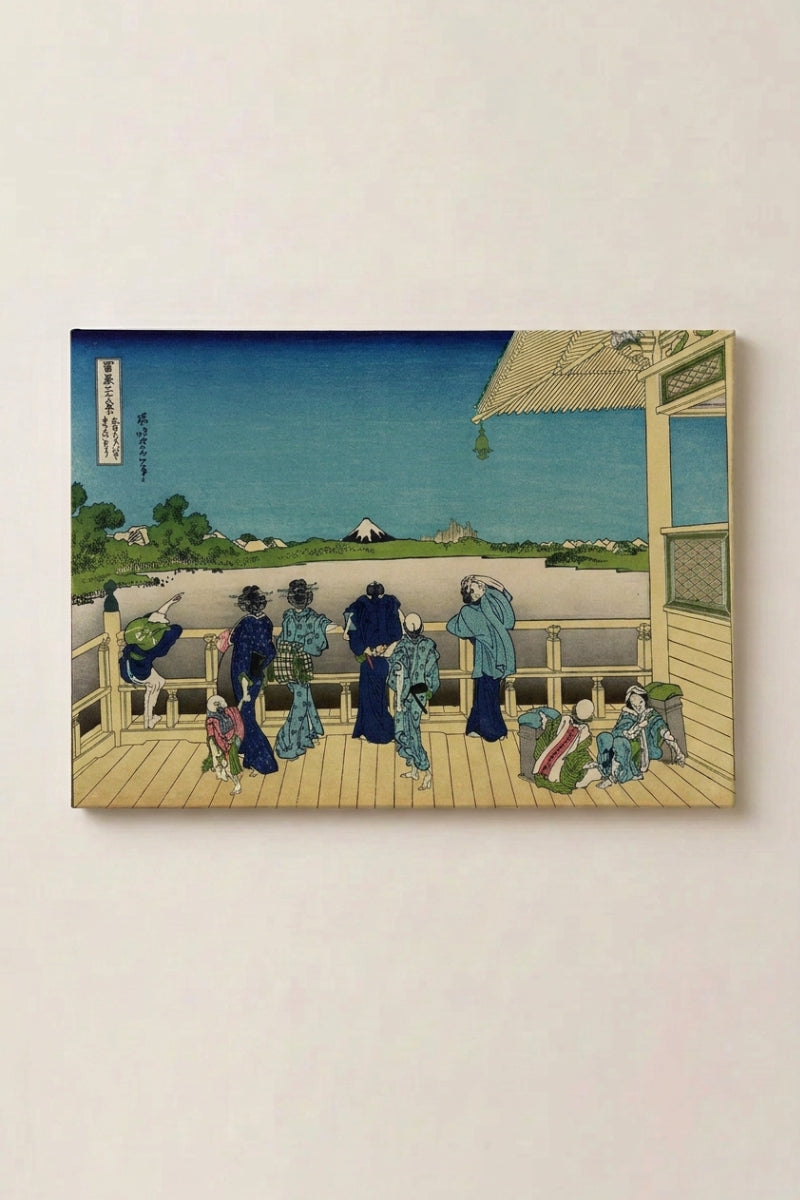Estampe japonaise 'Dento' en panneau encadré sur mur beige — véranda d'une maison de thé où des voyageurs se reposent, mont Fuji encadré par l'ouverture