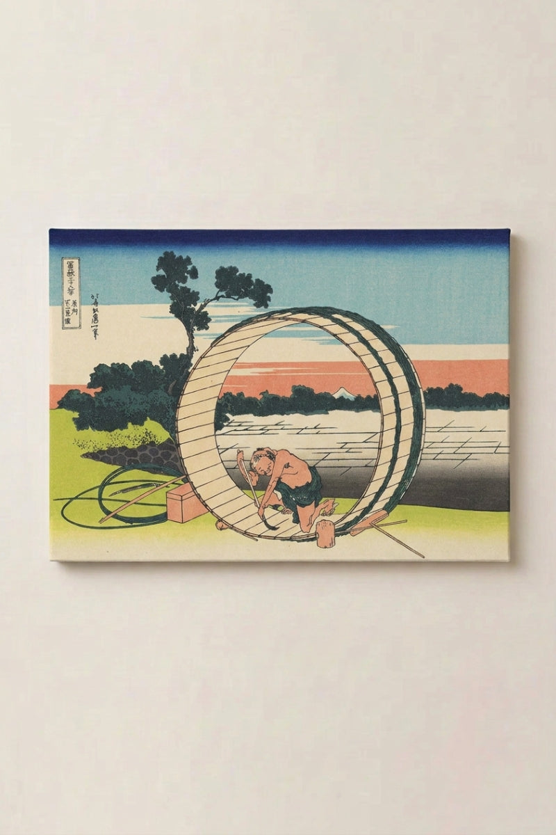 Estampe japonaise 'Expo 99' en panneau encadré sur mur beige — tonnelier assemblant un immense tonneau de bois, mont Fuji cadré dans le cercle des douves