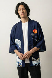 Haori homme Kanagawa, vue dos : la grande vague de Kanagawa avec le mont Fuji et un soleil orange, veste kimono japonaise - Japanstreet