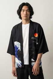 Haori homme Kanagawa Noir vue de face vague Hokusai blanche et soleil orange sur fond noir style japonais Japanstreet