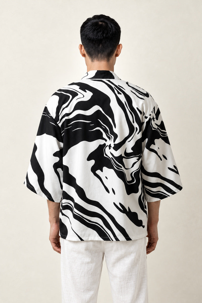 Haori Homme Traditionnel Yuokara porté par un homme, vue de dos.