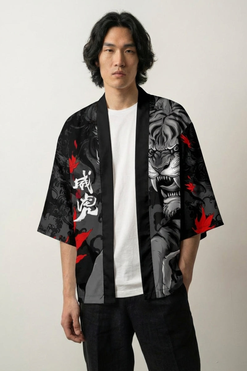 Haori Japan Taiga, vue dos : tigre orange rugissant parmi des feuilles d'érable rouge et kanji, veste kimono japonaise - Japanstreet