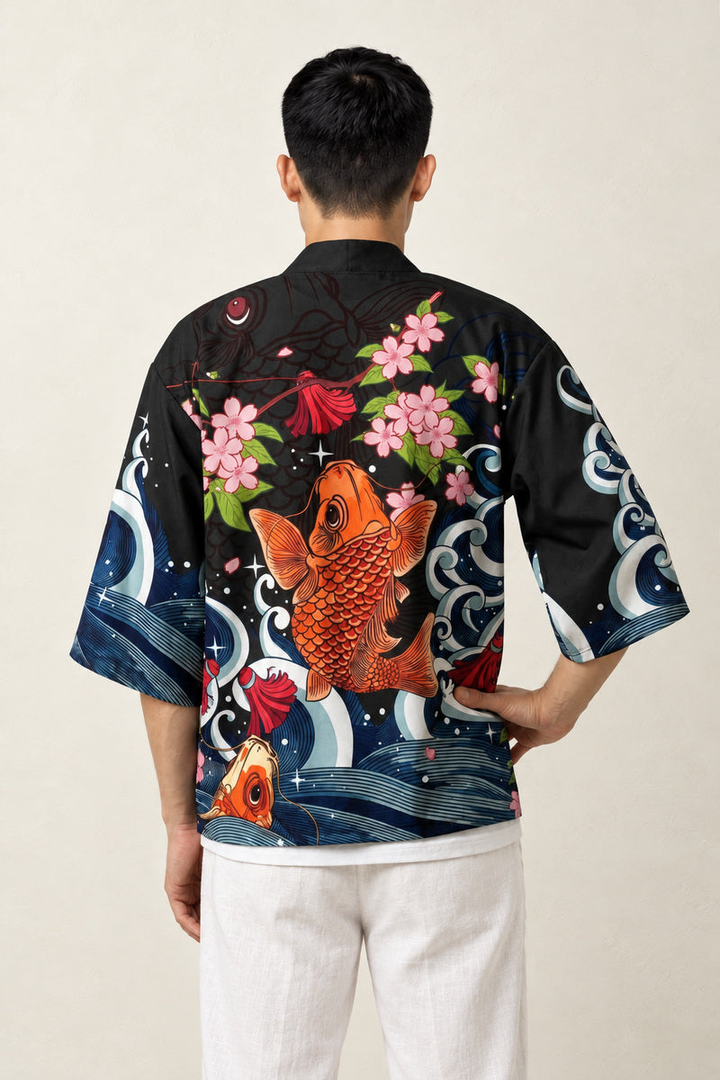 Haori Tokyo Carpe Koi x Sakura porté par un homme, vue de dos.