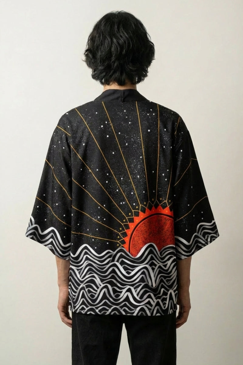 Haori traditionnel Tsuki no Taiyo vue de dos motif soleil rouge rayons dorés et vagues nuit étoilée Japanstreet