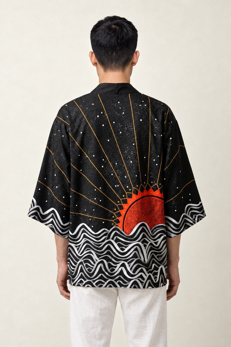 Haori Traditionnel Tsuki no Taiyo porté par un homme, vue de dos.