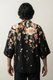 Haori yukata Floral Édition vue de dos motif floral pivoines et sakura sur tissu noir Japanstreet