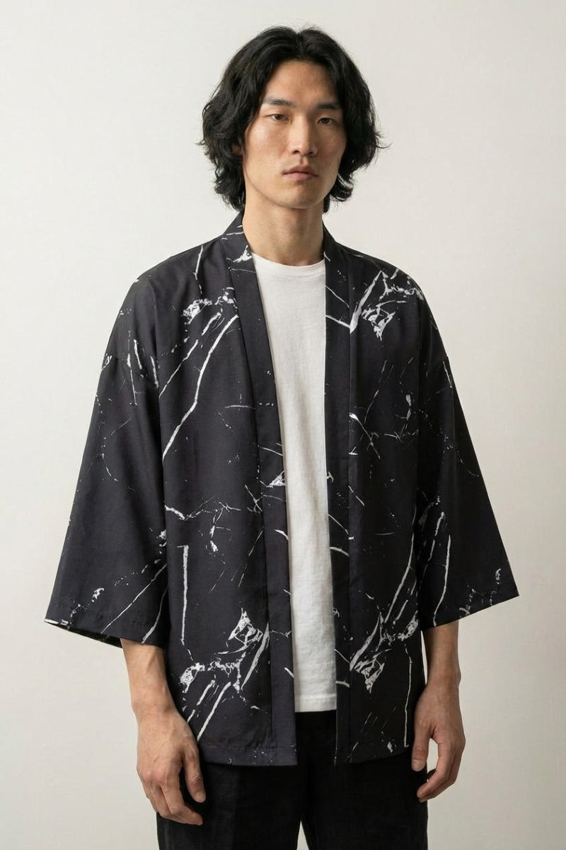 Haut de kimono homme Édition Kaïto motif marbre éclaboussures encre blanc sur noir abstrait sumi-e coton coupe haori manches trois-quarts streetwear japonais Japanstreet