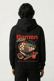 Hoodie ramen noir, vue dos : grand bol de ramen et baguettes, style streetwear japonais - Japanstreet