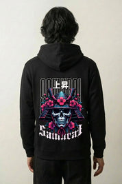Hoodie samouraï noir, vue dos : samouraï squelette en armure et casque parmi des fleurs de cerisier, style streetwear japonais - Japanstreet
