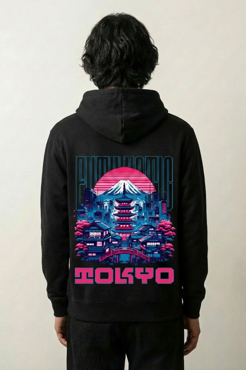 Hoodie Tokyo noir, vue dos : pagode, mont Fuji et architecture futuriste, esthétique rétrofuturiste, style streetwear japonais - Japanstreet