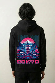Hoodie Tokyo noir, vue dos : pagode, mont Fuji et architecture futuriste, esthétique rétrofuturiste, style streetwear japonais - Japanstreet