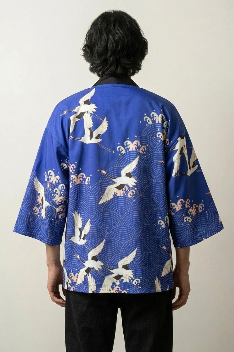 Japonais kimono homme Édition Kaïto vue dos motif grues tsuru blanches bleu cobalt seigaiha coton manches trois-quarts streetwear japonais Japanstreet
