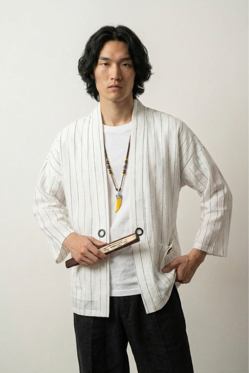 Kimono cardigan blanc à rayure Takao homme rayures verticales fines noires coton lin coupe droite manches trois-quarts style streetwear japonais Japanstreet
