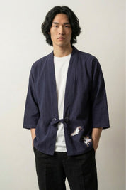 Kimono fashion homme Kogino bleu marine coton lin coupe droite manches trois-quarts attache cordon poche brodée style streetwear japonais Japanstreet